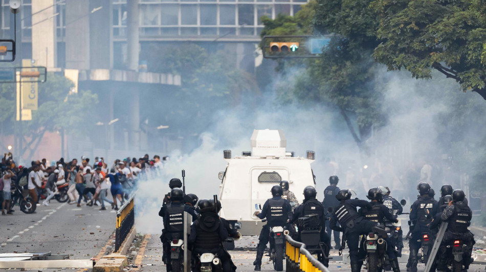 Opposizione, almeno tre morti nelle proteste in Venezuela