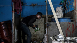 A Bogota, une vie de recycleur, dans les poubelles et la misère