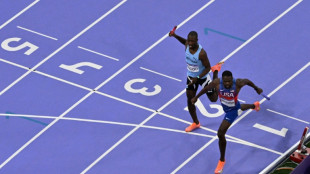 Benjamin anchors US to men's 4x400m relay gold 