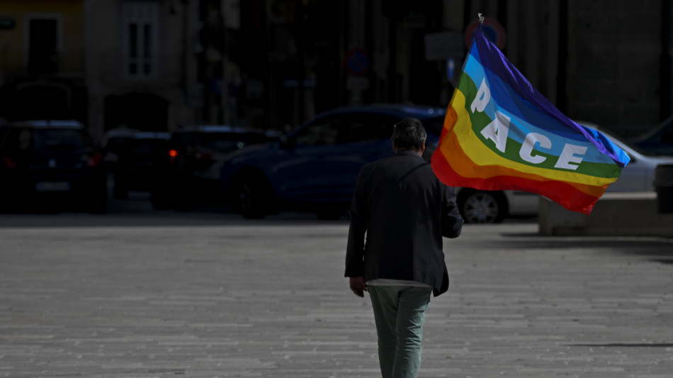 'Un arcobaleno di città', anche a Roma sfilano i pacifisti