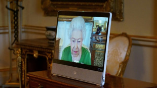 Elizabeth II reprend ses engagements officiels après avoir été atteinte du Covid