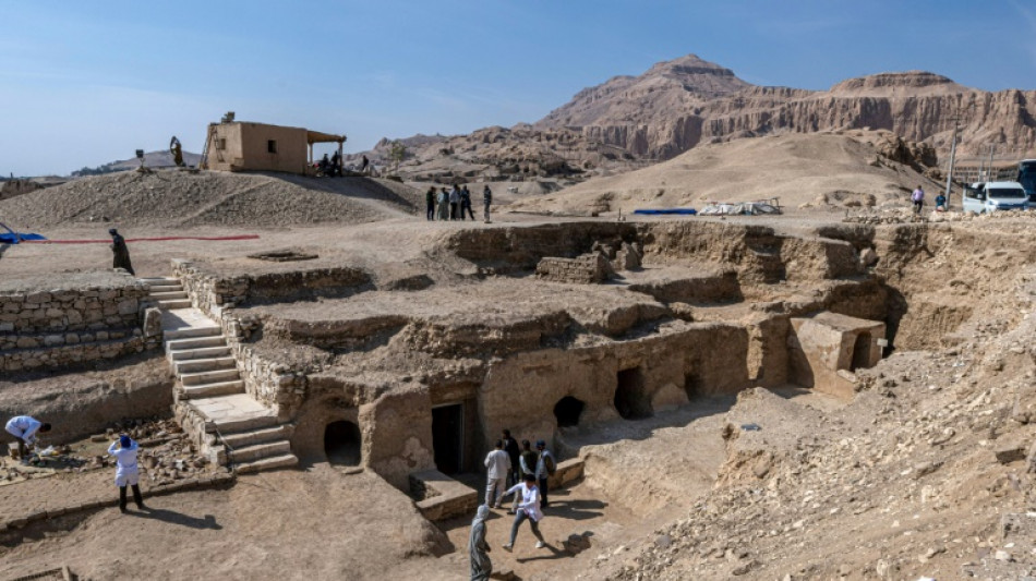 Ägyptische Archäologen präsentieren neue Funde aus antiker Stadt Theben