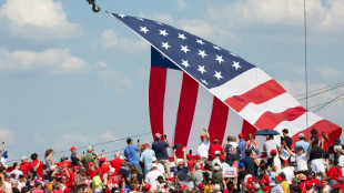 'Tempos difíceis': lágrimas em igreja americana abalada por disparos contra Trump