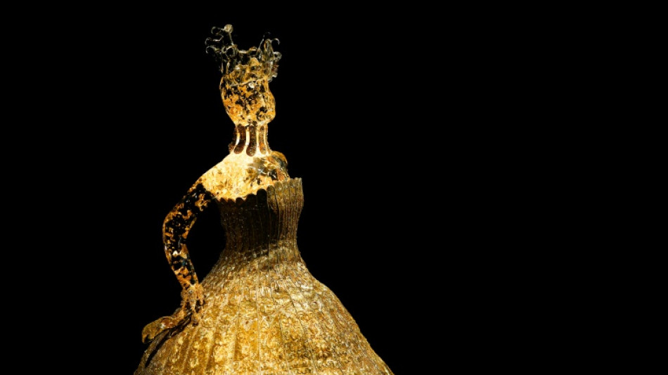 Au musée du Quai Branly, l'étincelant voyage de l'or dans les arts textiles