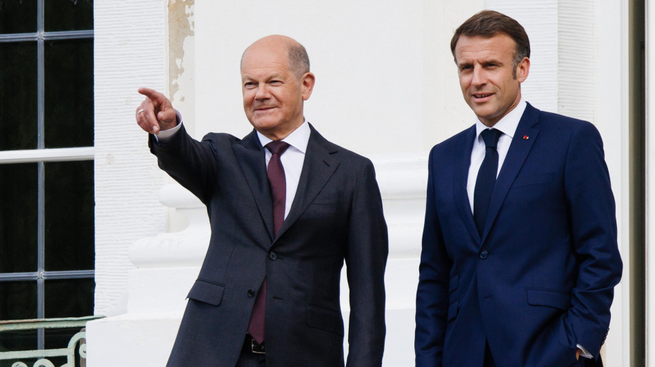 Scholz,coesi con Macron per sostenere Kiev a nuovo livello