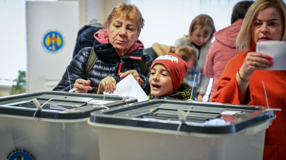 Presidenta saliente encabeza elecciones en Moldavia, según resultados parciales