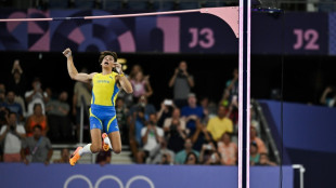 Record-breaker Duplantis soars to pole vault gold, Hodgkinson wins 800m  