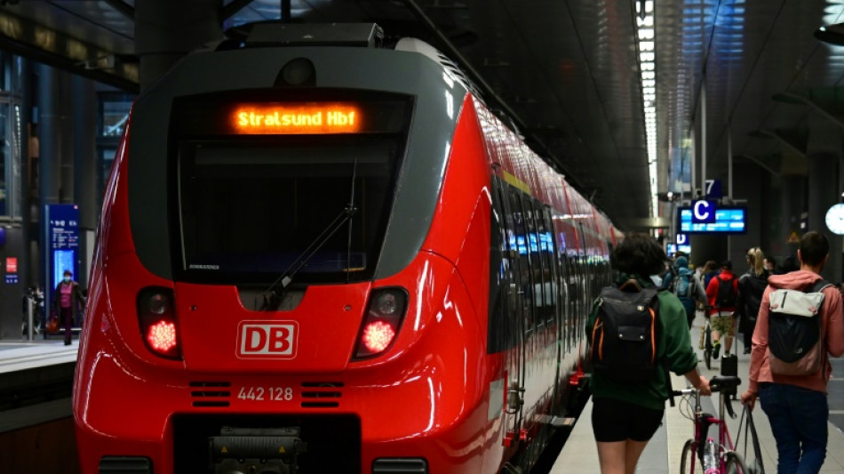 Deutsche Bahn nennt Neun-Euro-Ticket "vollen Erfolg"