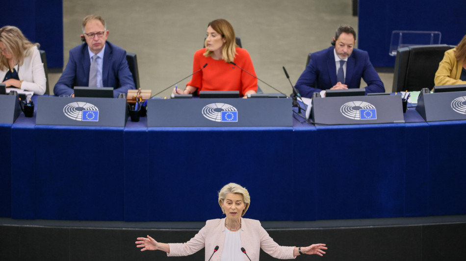 Ursula Von der Leyen rieletta alla Commissione Ue con 401 voti