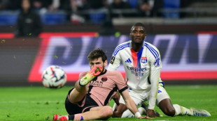 PSG vence Lyon (3-2) e abre 13 pontos na liderança da Ligue 1