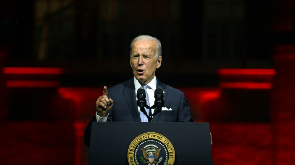 Biden, avec une virulence rare, dénonce l'"extrémisme" de Trump et de ses partisans