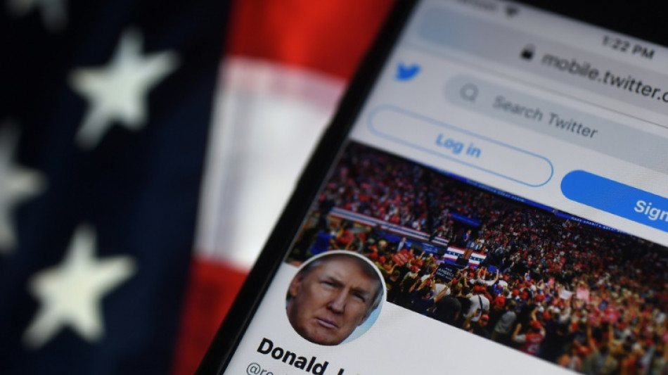 Trump à nouveau confronté au puissant attrait de Twitter