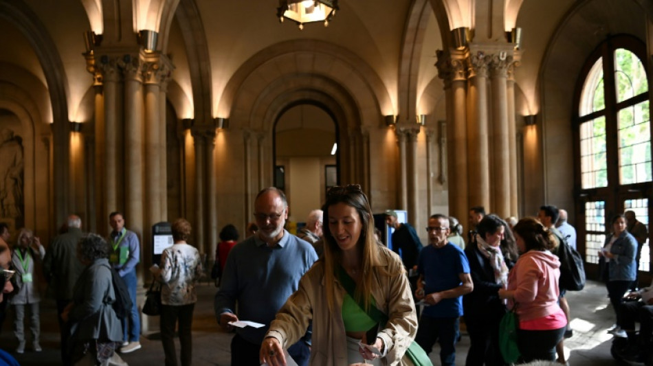 Independentistas perdem maioria na Catalunha com ascensão dos socialistas de Sánchez