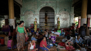 Víctimas de inundaciones en Birmania encuentran refugio en monasterios