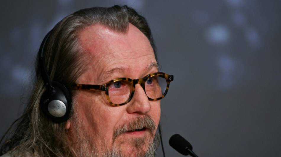 Gary Oldman se declara 'hipercrítico' de seu trabalho após ofender fãs de 'Harry Potter'