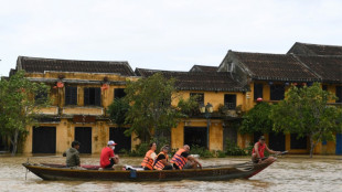 Tifón Noru azota a Vietnam y destruye viviendas