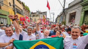 Brésil: bains de foule pour Lula et Bolsonaro à 3 mois de la présidentielle