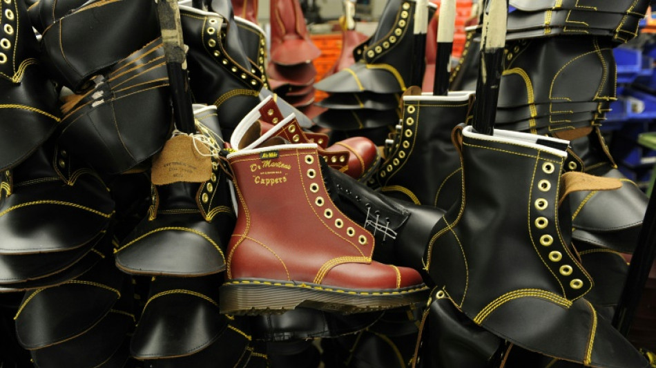 Umsatzwarnung: Aktienkurs von Schuhmarke Dr. Martens fällt um mehr als 25 Prozent