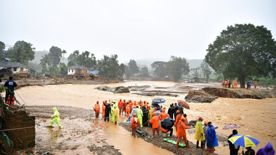 Frane in India: 106 morti, villaggi e piantagioni spazzati via