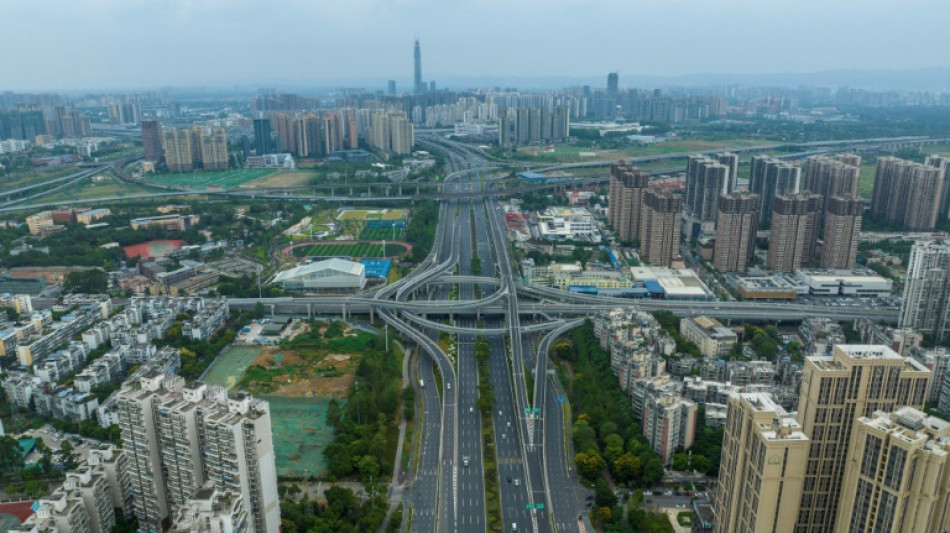 China's Chengdu extends Covid lockdown