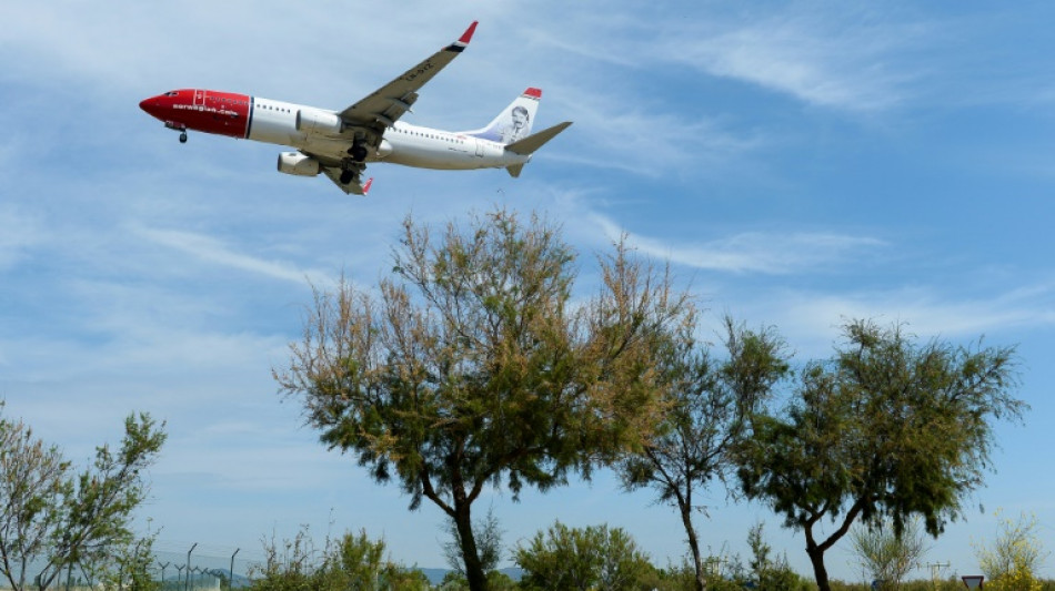 Espanha multa cinco companhias aéreas de baixo custo por práticas abusivas