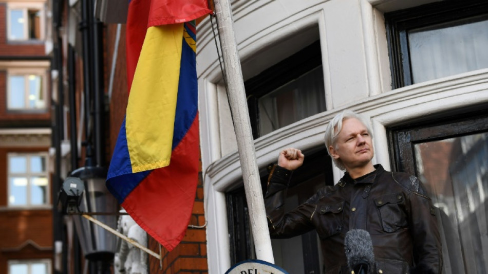 Abogados de Assange presentan demanda contra la CIA