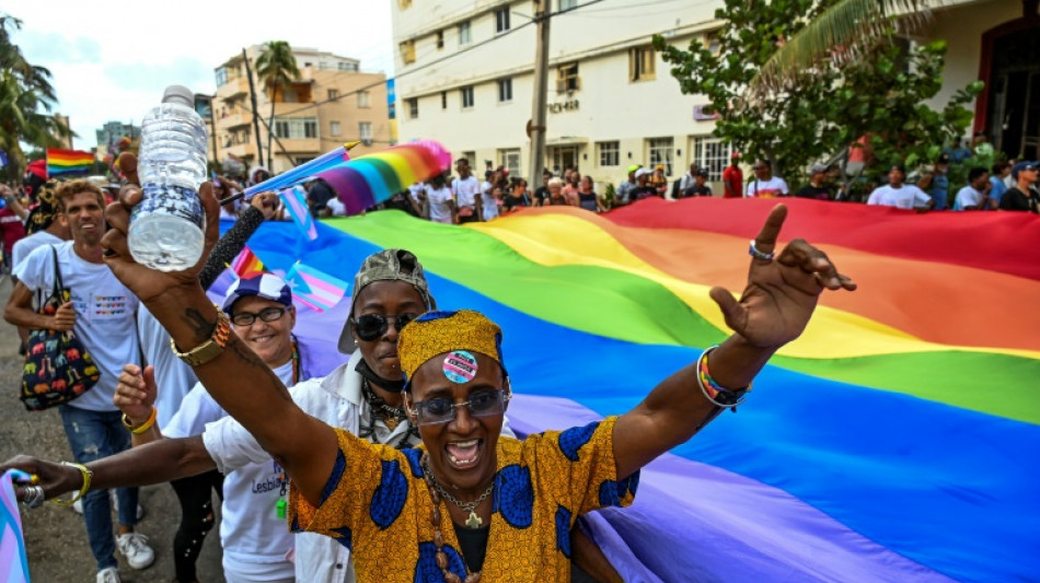 Comunidade LGBT+ cubana celebra sete meses de casamento igualitário