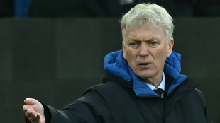 Everton's Moyes aims to bridge gap to mighty Liverpool